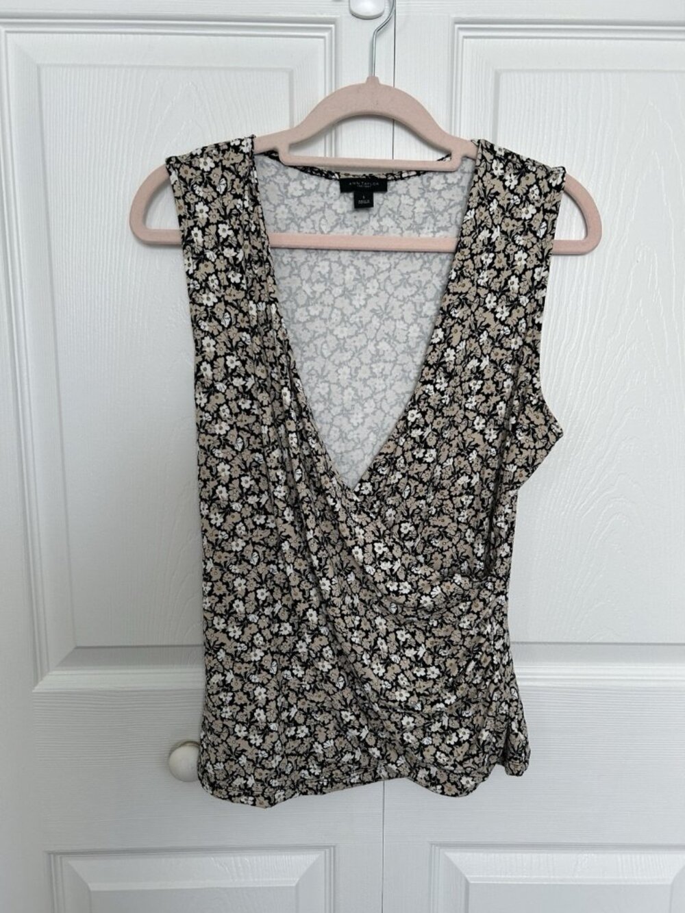Ann Taylor Faux Wrap Surplice Sleeveless Jersey Blouse Tan Floral Sz S